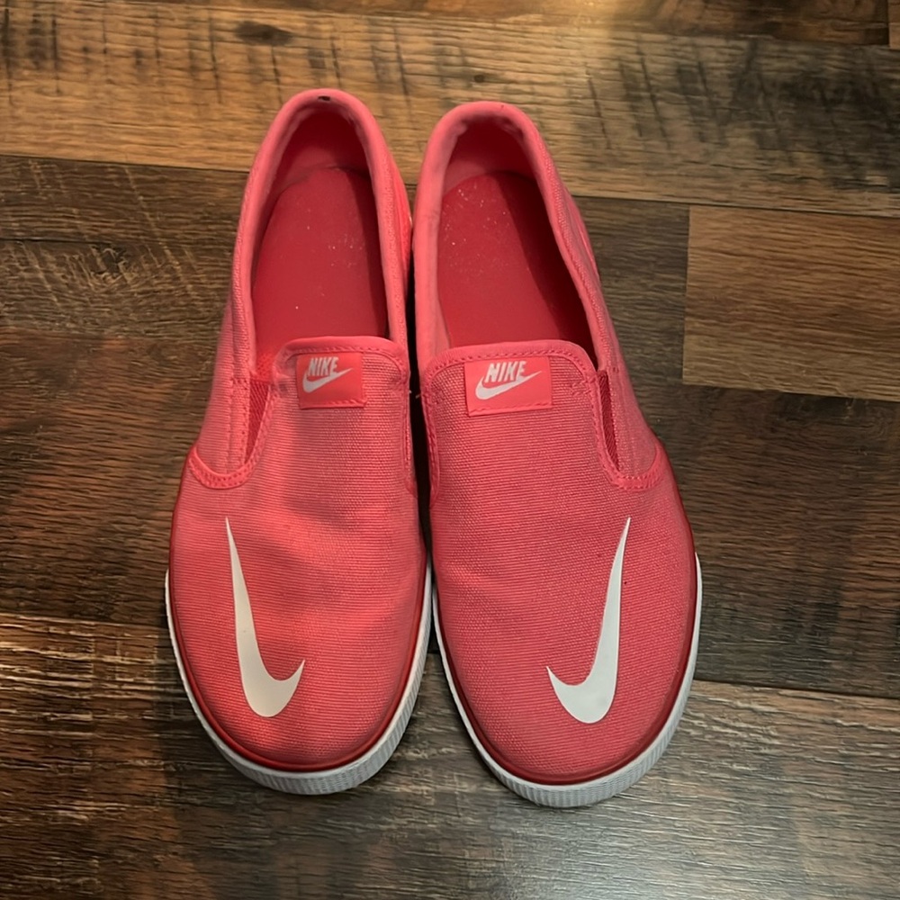 Hot pink Nike slip ons. Size 3.